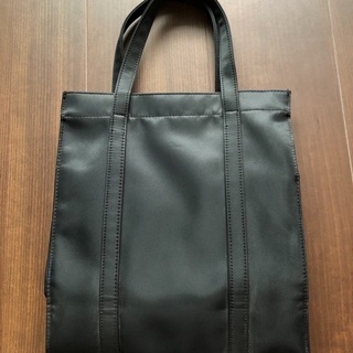 黒色のトートバッグです。の画像