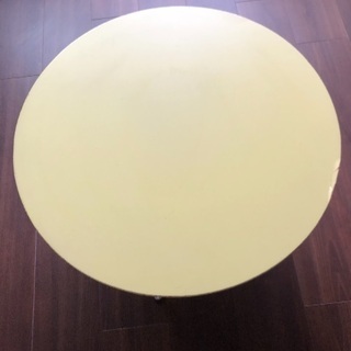 丸いテーブルです。