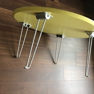 丸いテーブルです。の画像