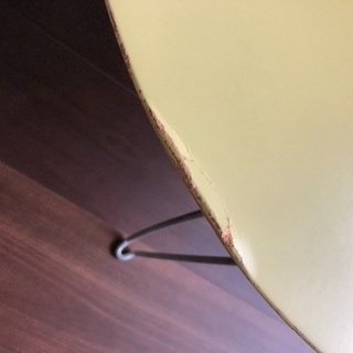 丸いテーブルです。の画像
