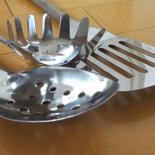■金属 ステンレスパスタサーバ スパゲティサーバー 穴あきお玉 スプーン レードル 湯豆腐 フライ返し 壁掛け 見せる収納 スパゲティー サーバ　キッチン 調理器具 キッチンツールの画像