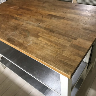 IKEA アイランドキッチン(STENSTORP)とチェアー(HENRISKSDAL)の画像