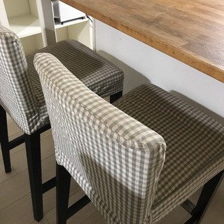 IKEA アイランドキッチン(STENSTORP)とチェアー(HENRISKSDAL)の画像