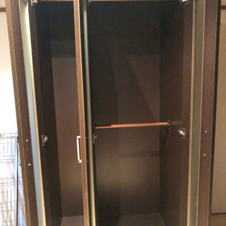 木製洋ダンスの画像