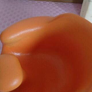 赤ちゃん椅子バンボオレンジの画像