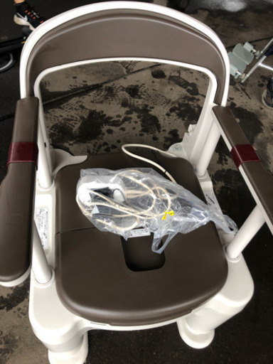 ポータブルトイレ ラフィーネ