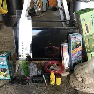 以前使っていた熱帯魚の飼育セットを売りに出します。