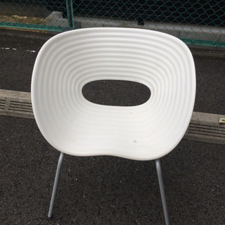 vitra(ヴィトラ)のスッタキングチェアーです。