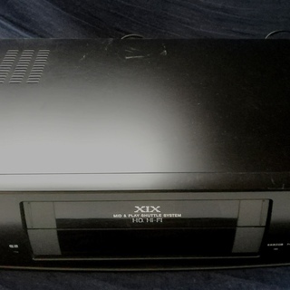 シャープ製VHSビデオデッキ 
