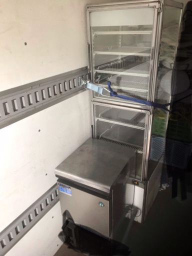 お店用の冷蔵庫と氷造る機