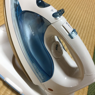 美品 山善 YAMAZEN コードレススチームアイロン