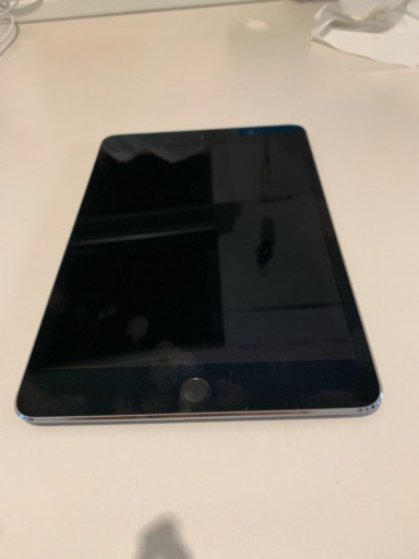 iPad mini4 WiFi スペースグレー64GBです。