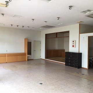 【貸店舗】家賃15万円／1・2階(67.25坪）／国道沿　物販・...