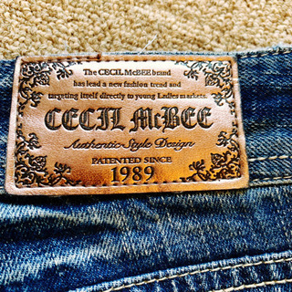 CECIL McBEEショートパンツの画像