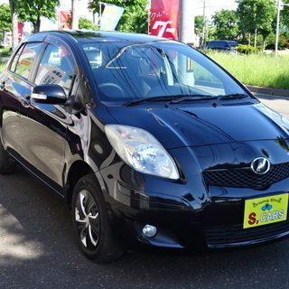 ヴィッツ　1.3Ｆ　4WD  事故無し　車検コミコミ価格　プッシ...