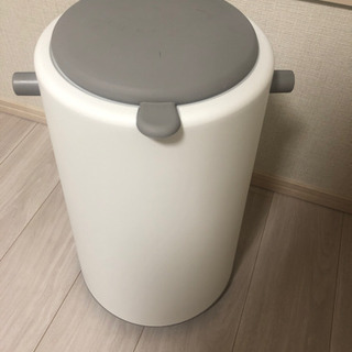 おむつペール(プーポット)を差し上げます。