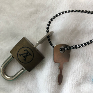 シャネル ティファニー 空箱 アクセサリーポーチ LOUIS VUITTON鍵の画像