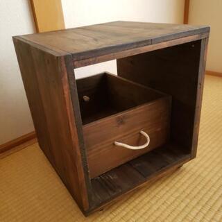 コロコロ付き・物置・飾り棚の画像