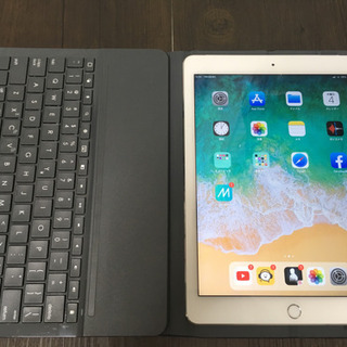 「iPad Air2 128GB Cellular + WiFi Docomo版」 Bluetoothキーボード内蔵カバー付きの画像