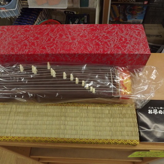 日本バイオリン研究所 琴 ミニ琴 美品 楽器 ミニチュア だれでも弾ける 41cm 札幌　西岡店の画像
