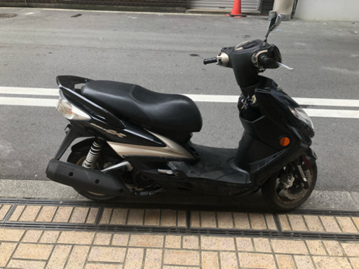 激安 即乗り 程度良好 台湾 ヤマハ シグナスx 125 2型 人気の ブラック×ゴールド
