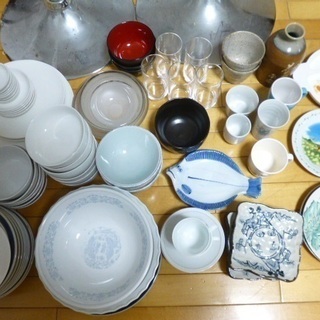 平皿・スープ皿・茶碗・小皿・お椀・コーヒーカップ・丼など食器まとめてダンボール約1箱★着払い配送可能★受け渡し歓迎！代々木・北参道の画像