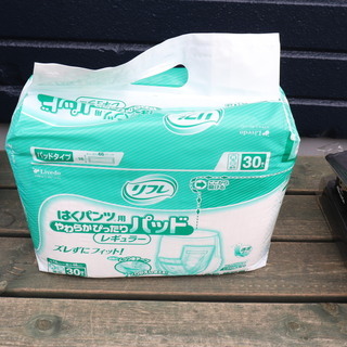 【先着順無料】リフレ　はくパンツ(スリムタイプMサイズ20枚)　はくパンツ用パッド(やわらかぴったりパッドレギュラー30枚)【引取限定】の画像