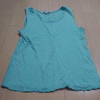 水色のタンクトップ