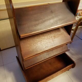 無料 マガジンラック 新聞も入って便利ですの画像