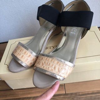 tehenのサンダル23.5の画像