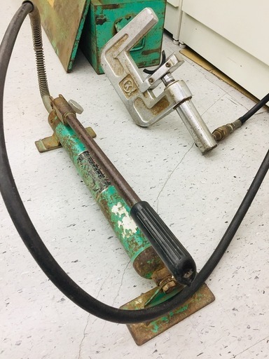 亀倉精機 パイプ圧着機 EP-700 ケースふた破損あり【リライズ野田愛宕店】【店頭取引限定】【中古品】1点限り早い者勝ち！