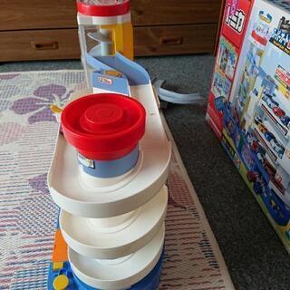 トミカビルの画像