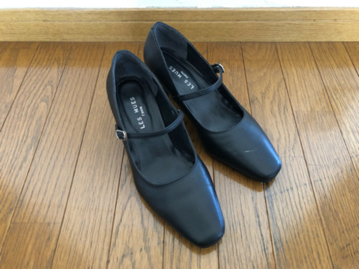 黒のパンプス