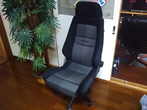 RECARO　椅子
