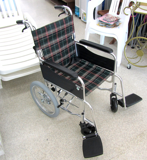 マキテック 車椅子 介助用 ブレーキ付き 背折れ グリーンチェック KS30-4043GC   ☆ PayPay(ペイペイ)決済可能 ☆ 札幌市 北区 屯田