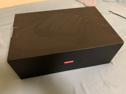 supremeコラボのエアーモアアップテンポ