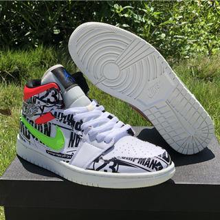 【日本未発売】ナイキ エアジョーダン1  MID all love logosの画像