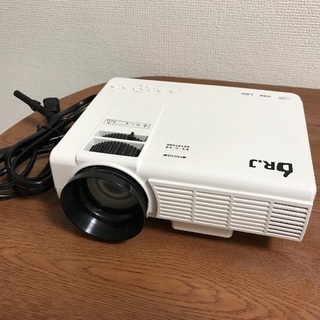 【取引中】DR.J LED プロジェクター 小型 2400ルーメ...