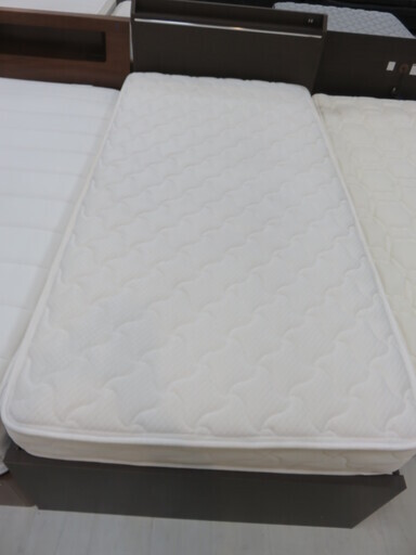 取りに来れる方限定！収納付きのシングルベッド！