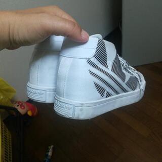 adidasの画像