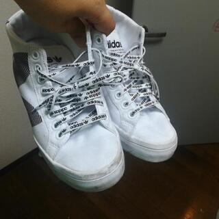 adidasの画像