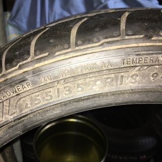 255／35ZR18 94Y
