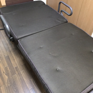 折りたたみベッド電動リクライニング付の画像