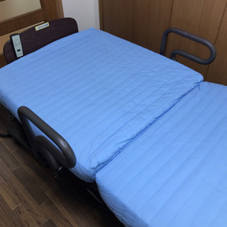折りたたみベッド電動リクライニング付の画像