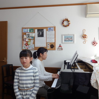 ピアノとボストレーニング(歌)を教えます。基礎を丁寧に学べます。まずは体験レッスンでお待ちしています♪の画像
