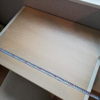 パソコンデスクの画像