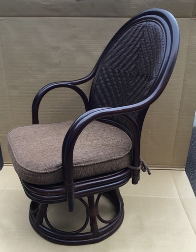 ＜美品＞アジアン・籐製品 ラタンの回転椅子
