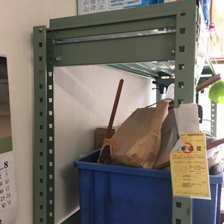 大きな棚
