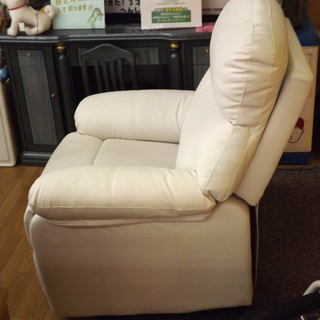 ホワイトリクライニングソファ 1人掛け 電動リクライニングソファ ホワイト 無段階リクライニング