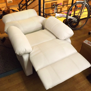 リクライニングソファ ホワイト 270kg耐荷重 1人掛け 電動リクライニングソファ ホワイト 無段階リクライニング